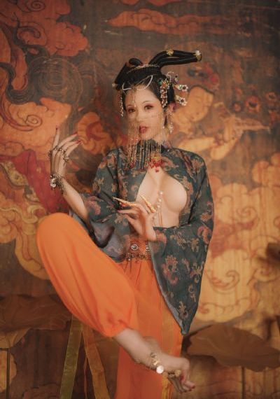 大坑上的偷乱2_国产剧在线视频播放