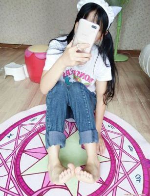 不盖被子打扑克视频_高清免费播放